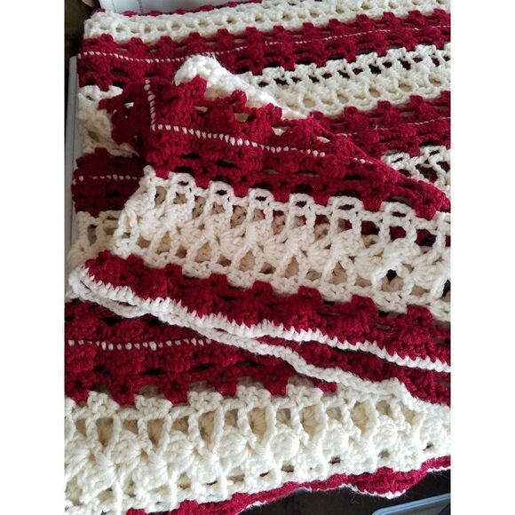 Red & White Handmade crocheted banket. - Picture 2 of 3
